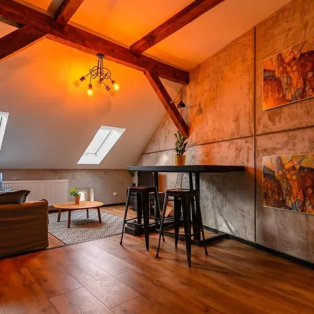 Wyszynskiego 2 * شرم