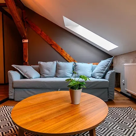 شقة Wyszynskiego 2 *