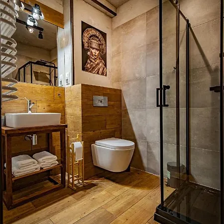 Wyszynskiego 2 * شرم